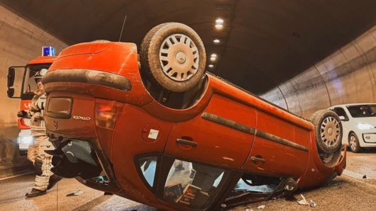 Teška nesreća kod Solina: Automobil završio na krovu, jedna osoba ozlijeđena