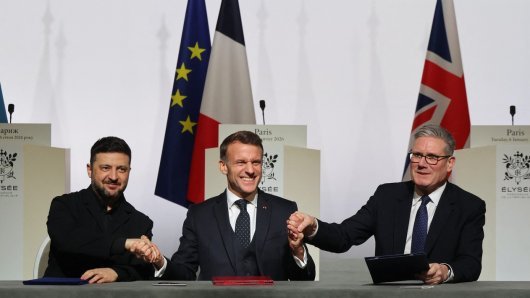 Volodimir Zelenski, Emmanuel Macron i Keir Starmer