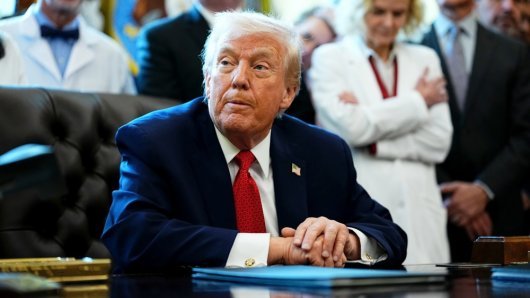 PLANIRA GA PRITISNUTI