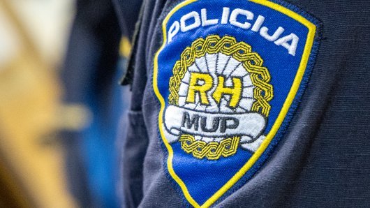 Muškarac u Svetom Ivanu Zelini teško ozlijedio majku pa otišao u kafić