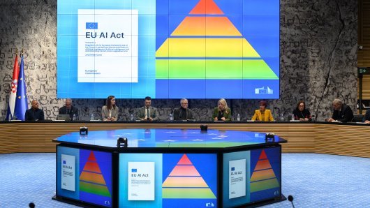 Umjetna inteligencija u poslovanju ima sve više utjecaja, a ključ razumijevanja leži u edukaciju