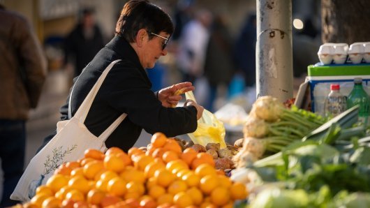 Kupnja voća i povrća (ilustracija)