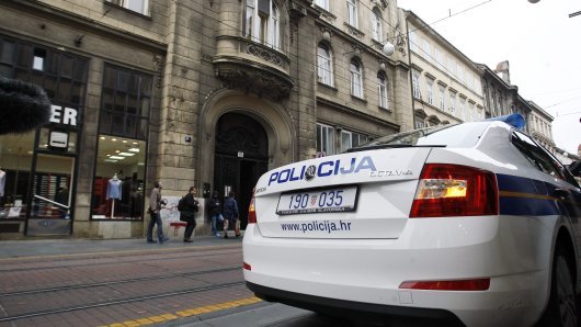 Umirovljenik bez dozvole vozio pijan i vrijeđao policajce. Zaradio je paprenu kaznu