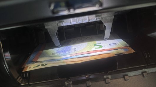 Policija traga za provalnikom koji je provalio u dva bankomata