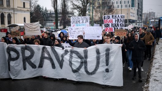 Stotine prosvjednika u Sarajevu blokiralo promet: 'Ovo smo mogli biti mi'