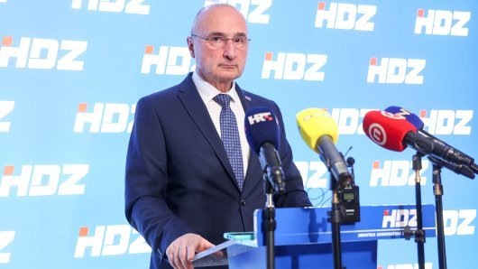 šaljemo četiri aviona