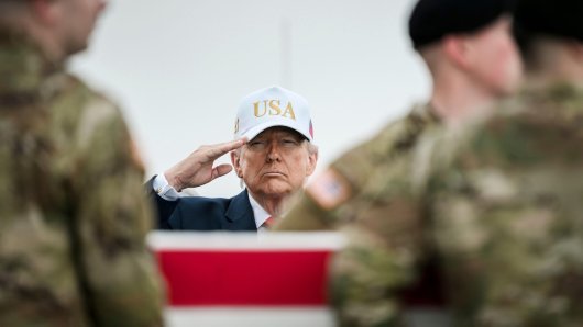 Donald Trump na dočeku tijela poginulih vojnika