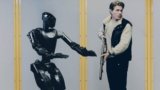 Humanoidni robot Phantom MK-1 i Mike LeBlanc