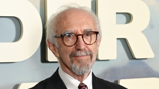 Jonathan Pryce