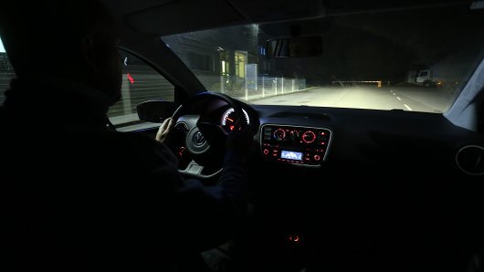 Vožnja noću (ilustracija)