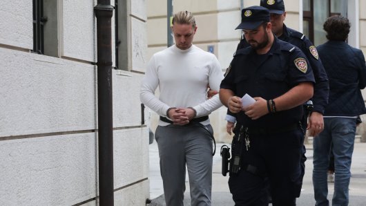 Robert DiCaprio u pratnji policajaca dolazi na USKOK