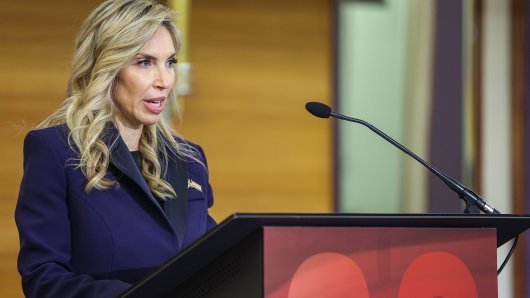 'DIVAN NAROD I ZEMLJA'