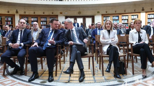 kandidata puno, ali ništa službeno