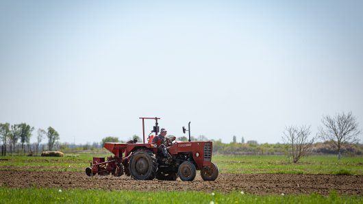Traktorist klizeći udarao u stabla. Zbog teških ozljeda helikopterom prevezen u Zagreb