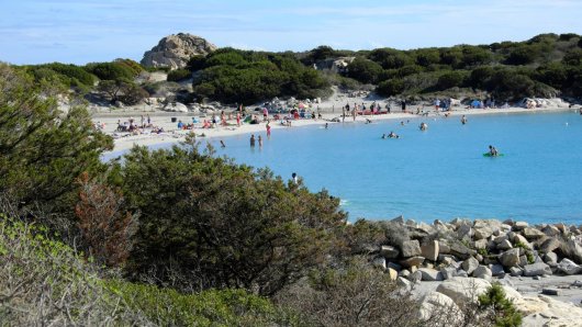 Na plaži Punta Molentis samo će najmlađi i najstariji moći postaviti suncobrane