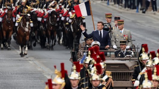 Emmanuel Macron na mimohodu 2025.