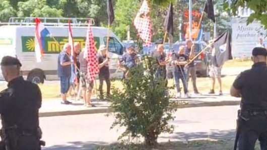 Dražen Keleminec pred stanom Dalije Orešković