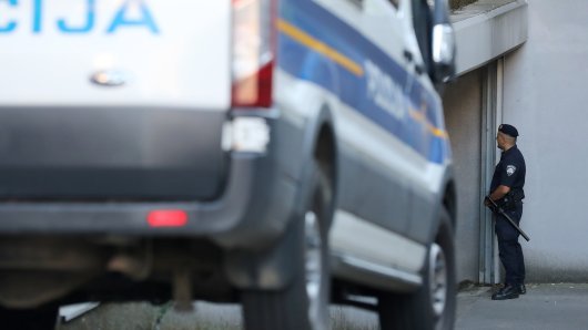 Tražili duhan i cigarete, a u bačvama i psećoj kućici pronašli nešto sasvim drugo