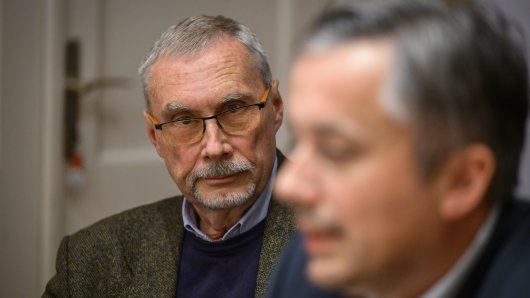 Mirko Orlić (u pozadini)
