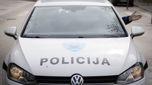 Drama u školi u Tuzli: Djevojčica nožem napala dvije učenice, obje završile u bolnici