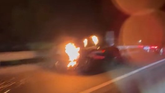Automobil u plamenu