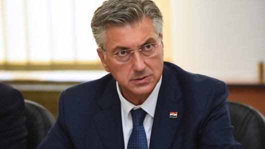 VAŽAN SASTANAK