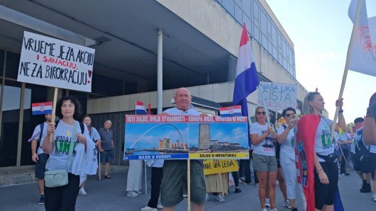 PROSVJEDNICI LJUTI