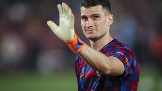 debi u dresu barce