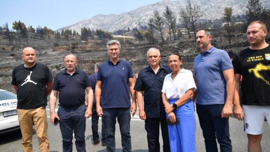 Andrej Plenković s ministrima Antom Šušnjarom, Tomom Medvedom, Irenom Hrstić, Tončijem Glavinom i Davidom Vlajčićem