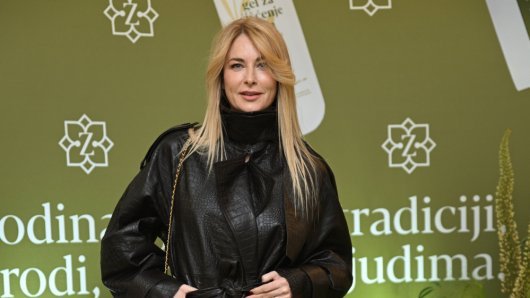 PODRŠKA S TRIBINA