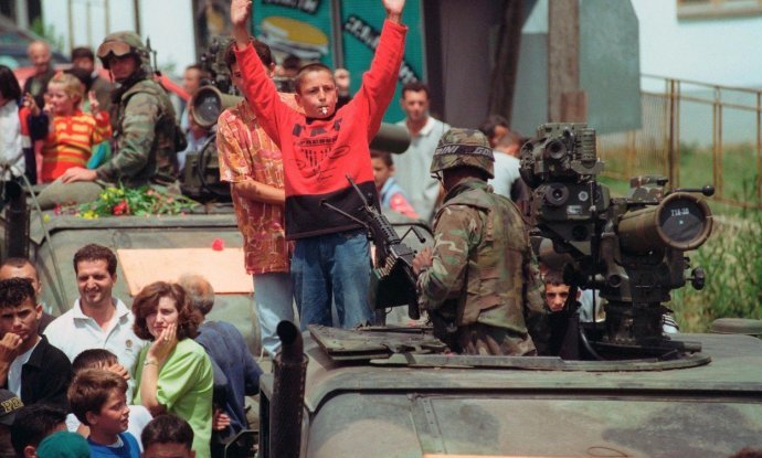 Kosovski Albanci oduševljeno su dočekali NATO-ove snage