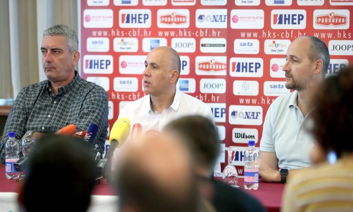 Predsjednik HKS-a Stojko Vrankovic, izbornik reprezentacije Drazen Anzulovic i predsjednik Strucnog savjeta za musku kosarku Dino Radja