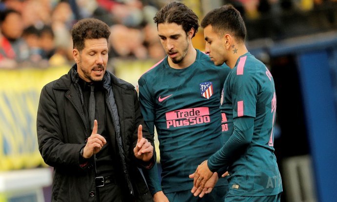 Diego Simeone (L), Šime Vrsaljko (u sredini) i Angel Correa