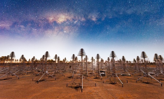 Ekspozicija od 20 sekundi prikazuje Mliječni put iznad AAVS stanice u Australiji