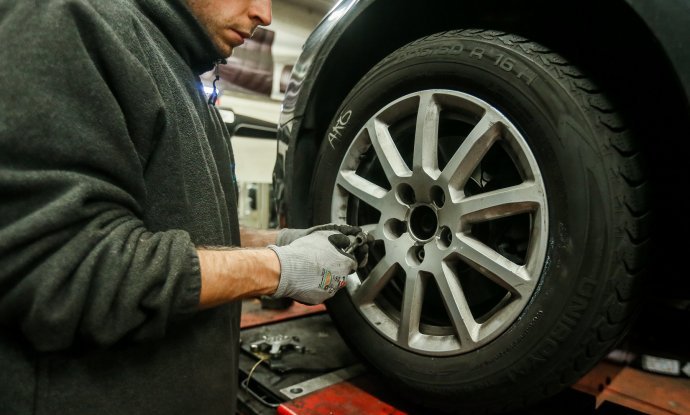 Neki vlasnici imaju rezervni set kotača s primjerenim gumama, pa će ih sami montirati na svoje vozilo