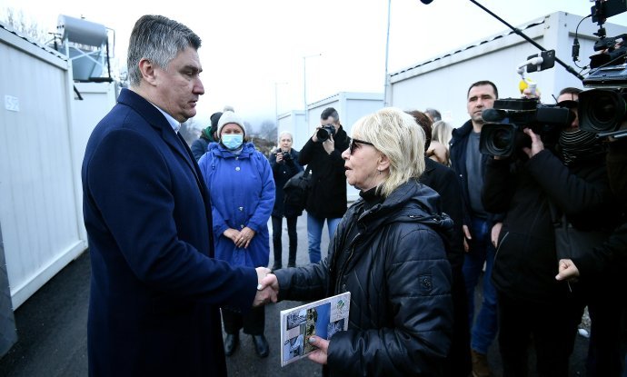 Milanović obišao kontejnersko naselje Sajmište u Petrinji