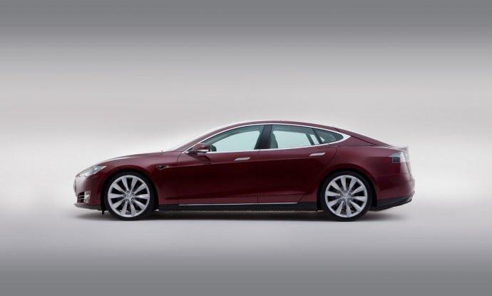 2012-Tesla-Model-S-left-side