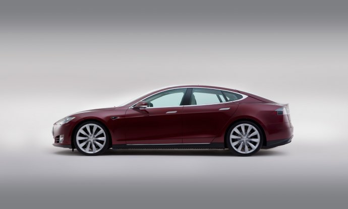 2012-Tesla-Model-S-left-side