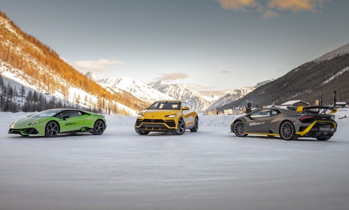 Lamborghini Huracán EVO Spyder, Lamborghini Urus i Lamborghini Huracán STO (slijeva na desno)