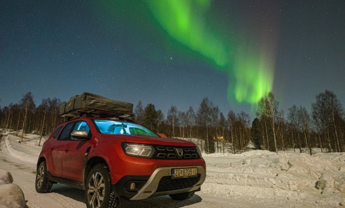 Dacia Duster i Aurora Borealis (Polarna svjetlost)