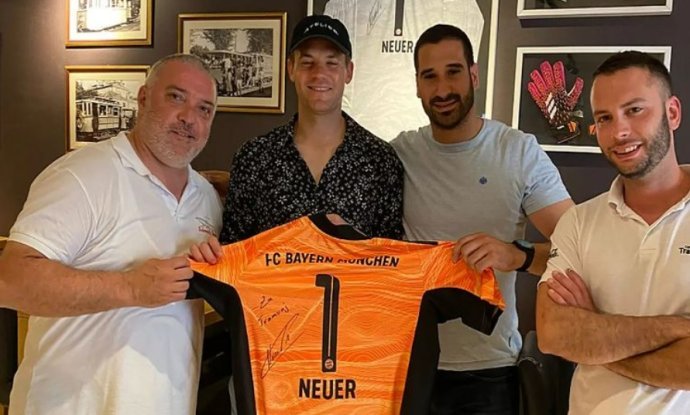 Manuel Neuer, Goran Turajlić (lijevo) i prijatelji