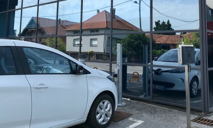 Postavljen prvi punjač za električna vozila u rasvjetnom stupu u Hrvatskoj