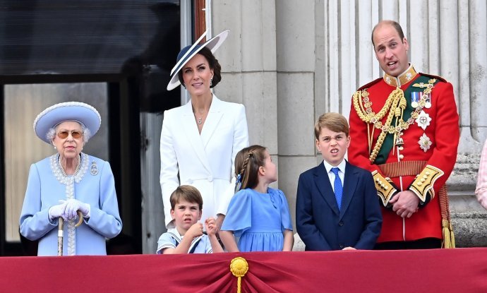 Kraljica Elizabeta, Kate Middleton, princ William, princ Louis, princ George, princeza Charlotte