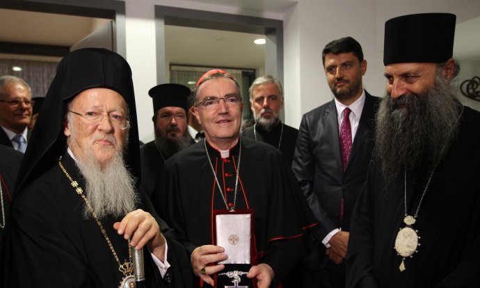 Carigradski patrijarh Bartolomej I, zagrebački nadbiskup Josip Bozanić i Porfirije Perić