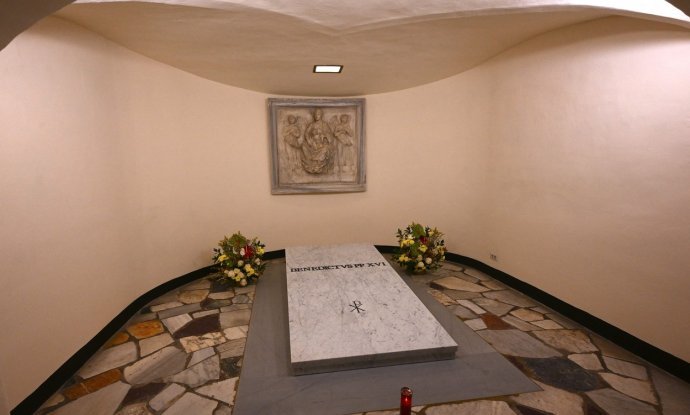 Grobnica Benedikta XVI.