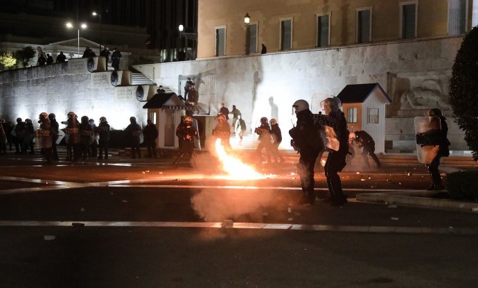 Prosvjedi u Ateni ne prestaju ni danju ni noću