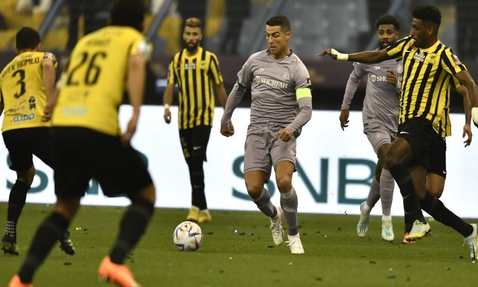 Cristiano Ronaldo (u sivom dresu)