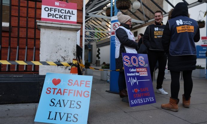 Štrajk medicinskih sestara u Velikoj Britaniji, ilustracija