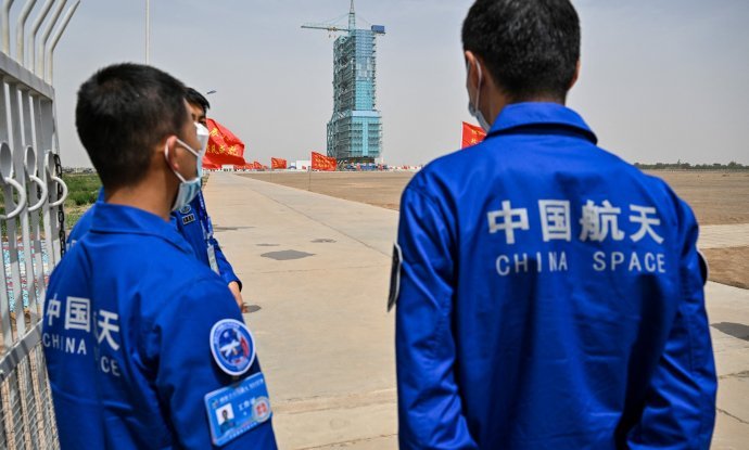 Dva člana Kineskog svemirskog programa
