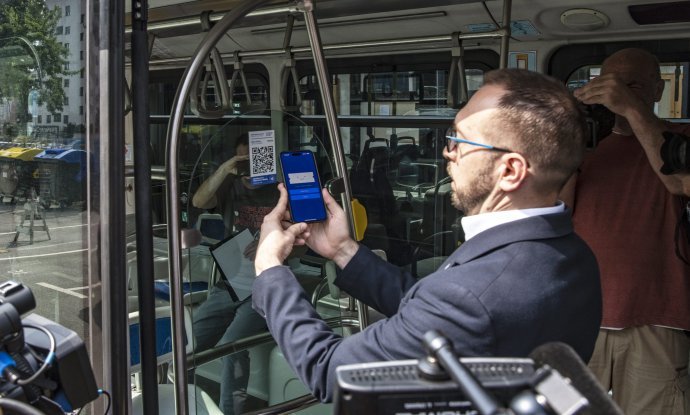 Tomislav Tomašević kupuje prvu tramvajsku kartu preko aplikacije Moj ZET